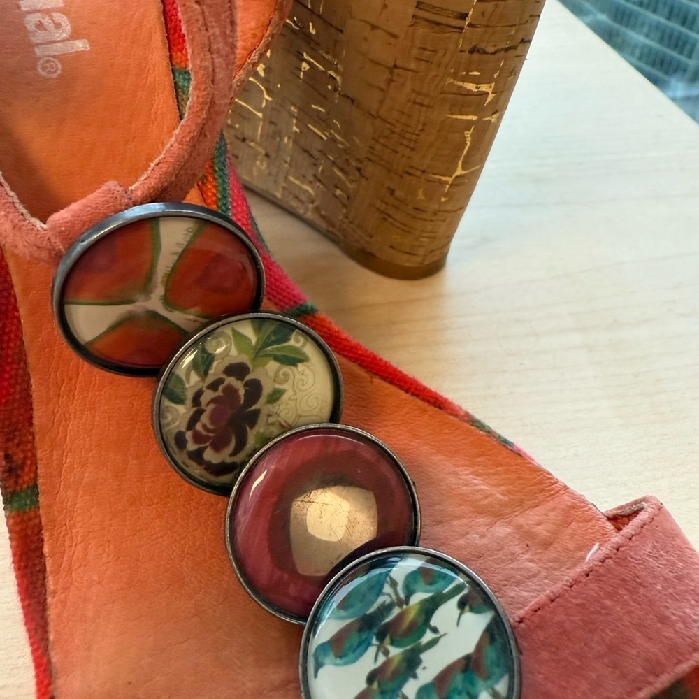 Desigual size 7 (37 Eur) EUC embellished Red and Orange Sandals Vibrant Style - Picture 7 of 16